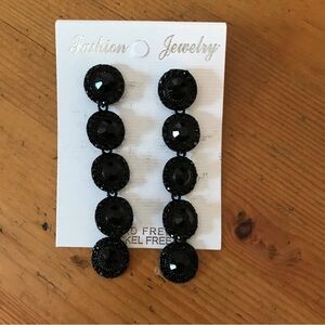 ▪️Long Black Hanging Earrings